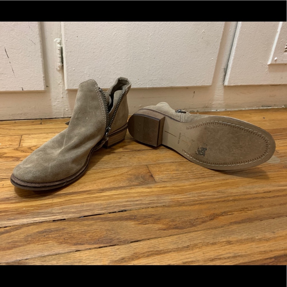 Dolce Vita tan suede ankle boots - Picture 2 of 4
